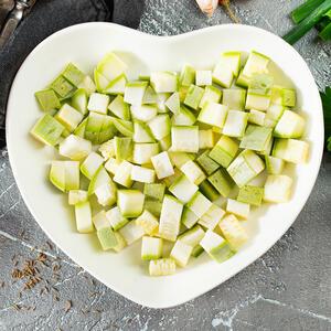Cut zucchini into small pieces