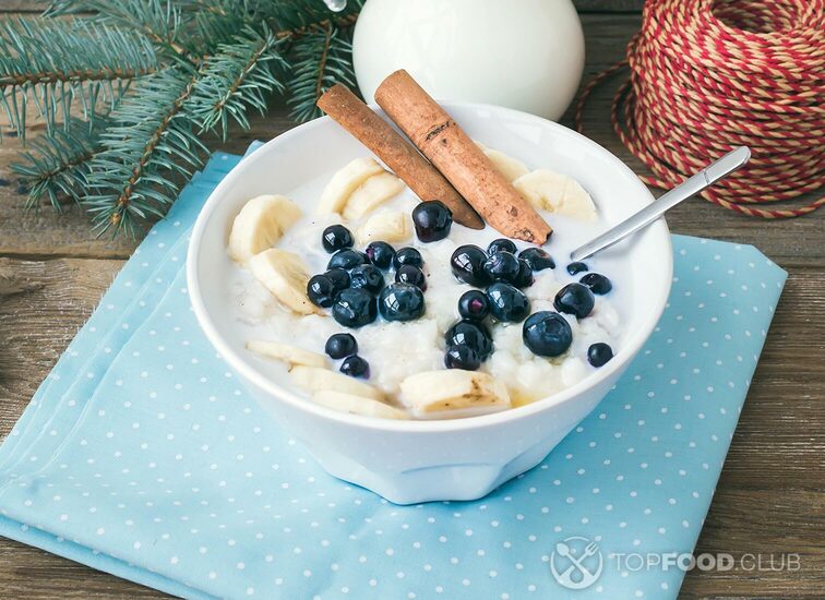 2021-10-05-1vfqbs-rice-porridge-with-milk-cinamon-banana-and-blueb-2021-04-02-20-03-48-utc