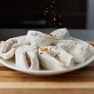 Coat each piece of fish with flour.
