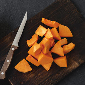  Cut the fresh pumpkin.