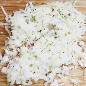 Grind in a blender the following ingredients: soya chunks, green chili, garlic and ginger