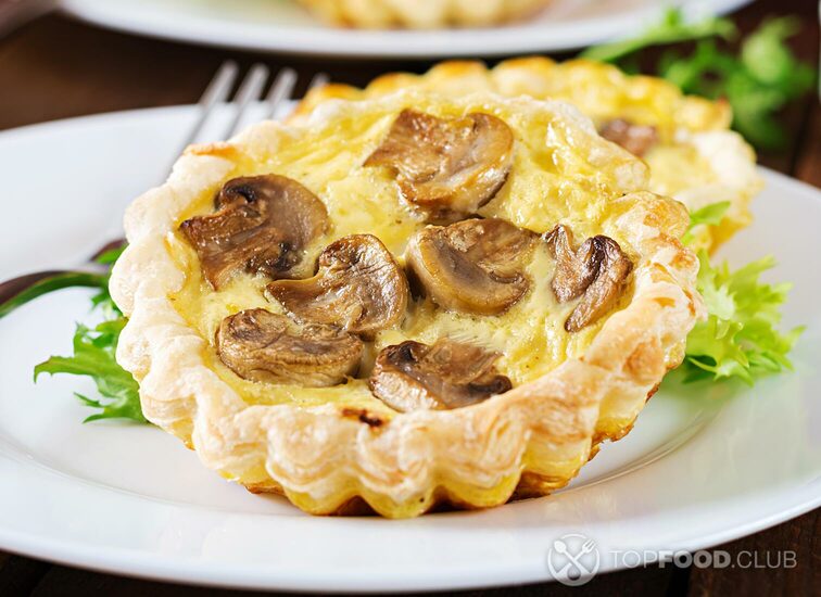 2021-11-04-awexcb-mushrooms-cheddar-tartlets-on-wooden-background-mi-9ba5fet-1