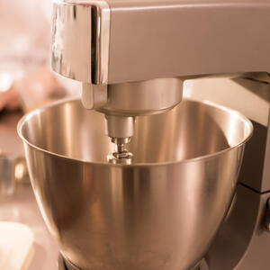 Combine the following ingredients in a food processor: flour, powdered sugar and a pinch of salt.