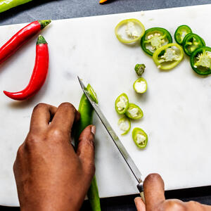 Peel chili pepper, remove the seeds and cut into rings. Read below.