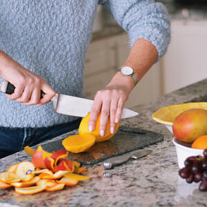 Finely cut the mango, avocado, onion and coriander