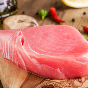 Rinse the tuna fillets, cut into medium size chunks