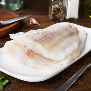 Wash the cod fillets under running water