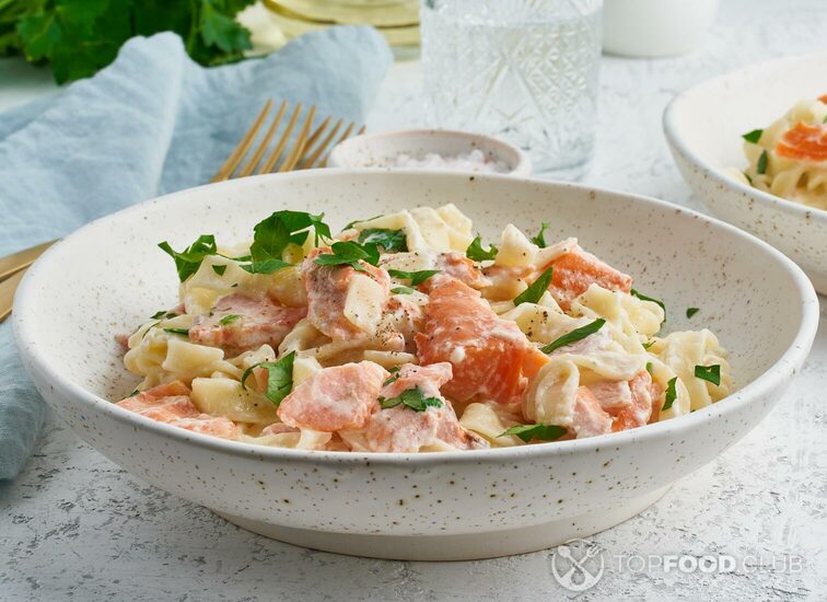 2021-11-16-4d06ph-salmon-pasta-tagliatelle-with-fish-and-creamy-sauc-h9u4d3z