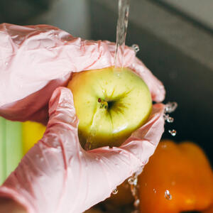 Wash the apples, cut into half.