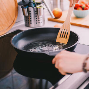 Melt the butter in a frying pan.