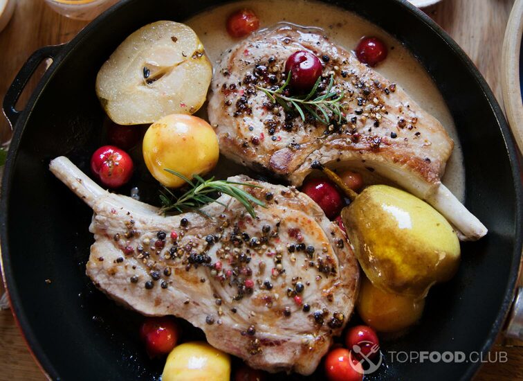 2021-11-17-mrvt97-pork-chop-with-apples-food-photography-recipe-idea-9ecqayj