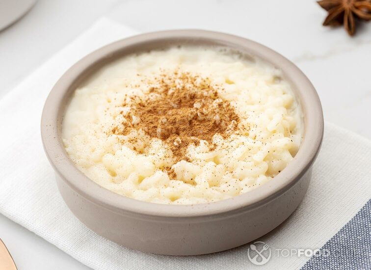 2021-11-17-ok3mu4-creamy-rice-pudding-still-life-lwme7sl