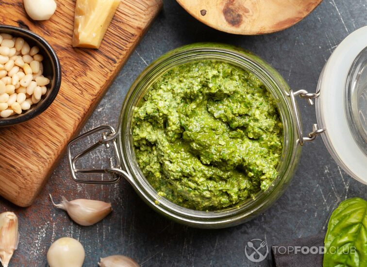 2021-11-18-zadhwy-homemade-pesto-sauce-2021-08-29-06-10-03-utc