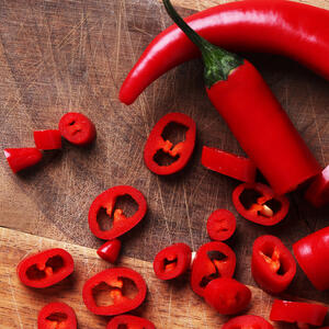 Wash the peppers. Then cut the sweet pepper into cubes, chili - into small pieces.