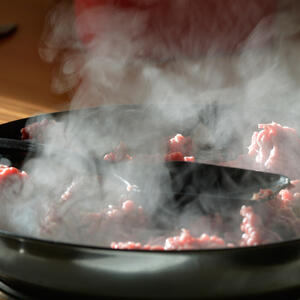 Take the frying pan, pour a little vegetable oil. Brown the ground beef, stirring constantly