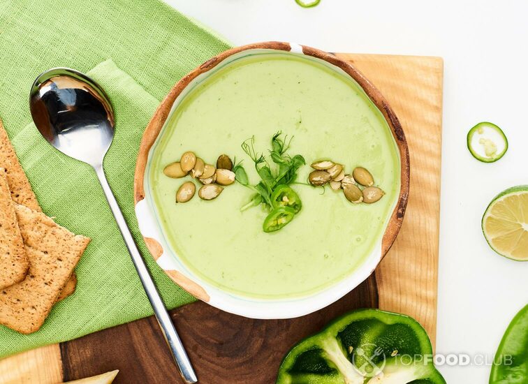 2021-11-23-6zuk2e-top-view-of-delicious-creamy-green-vegetable-soup-2021-09-03-07-38-52-utc