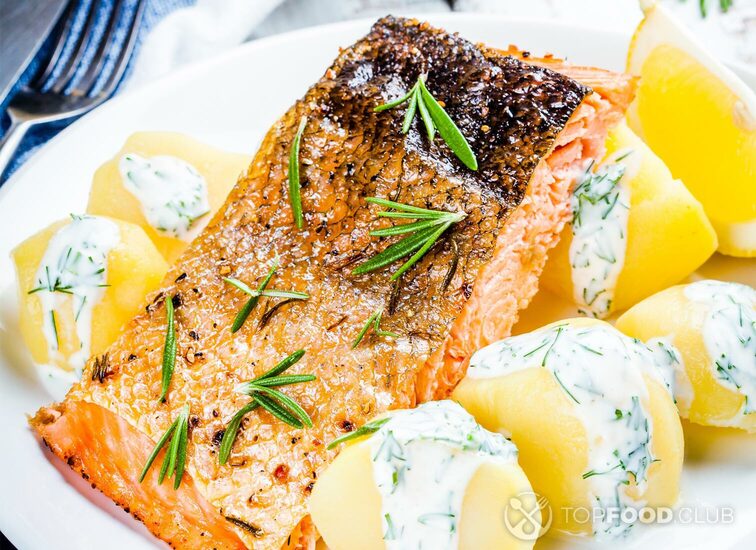 2021-11-24-x0lzsd-baked-salmon-fillet-and-boiled-potatoes-2021-08-26-16-01-03-utc-1