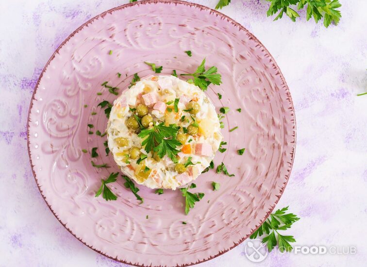 2021-11-26-ipwd14-traditional-russian-salad-olivier-new-year-salad-f-pkluutu