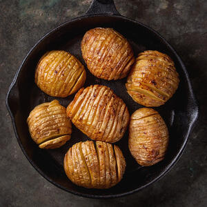 Bake the potatoes with unpeeled crushed garlic cloves and olive oil at 160 degrees for 40 minutes.