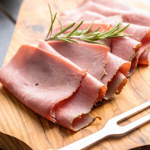 Cut the ham into cubes.