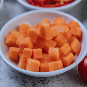 Then cut the carrots, potatoes, pickled cucumbers, red onion and salmon into small cubes.