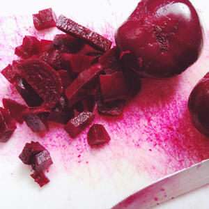 Wash the beets Then peel it and cut into strips