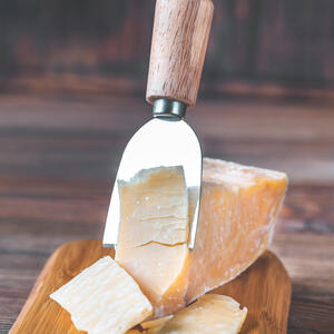 Cut the cheese into thin slices, garnish the salad