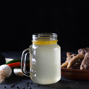 Then pour a few tablespoons of broth into the frying pan