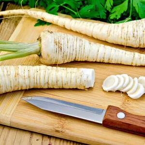 Wash the parsley root, cut it into rings