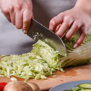 Finely chop the Chinese cabbage