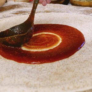 Spread the dough sauce over the dough