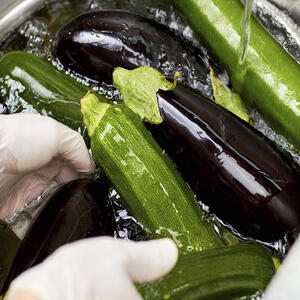 Wash zucchini