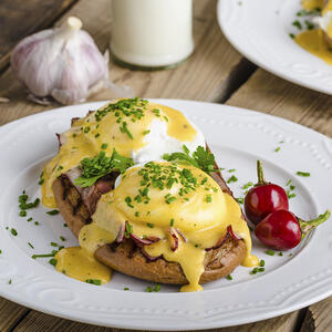 Pour the sauce over the eggs