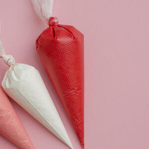 Put ithe glaze in a pastry bag