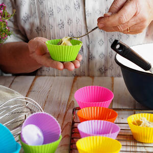 Put the dough into the molds