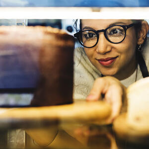 Place the cake in the fridge for 3 hours