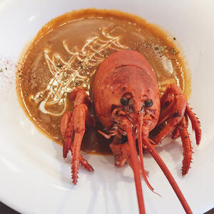 Mix the roux into the pot with lobsters and keep cooking