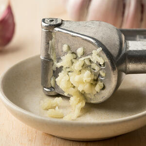 Mince garlic