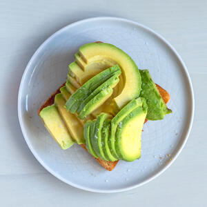 Cut the avocado into slices