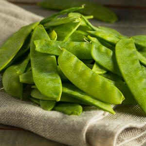 Rinse the green peas