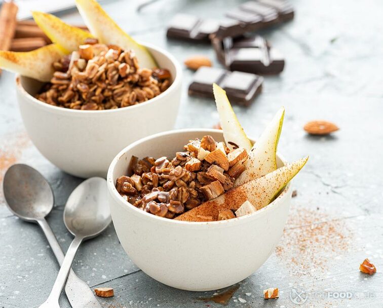 2022-09-23-ewnk4y-chocolate-pear-overnight-oats