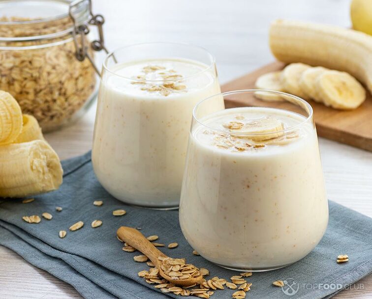 2022-09-23-sx3zo2-vegan-banana-and-oatmeal-smoothie-in-glass-jar