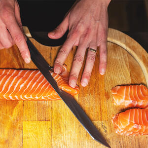 Slice the salmon and cook a broth