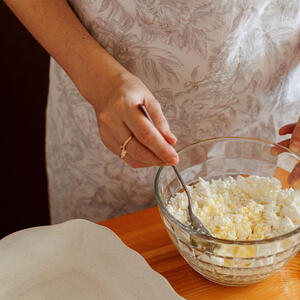 mix the cottage cheese with eggs and milk