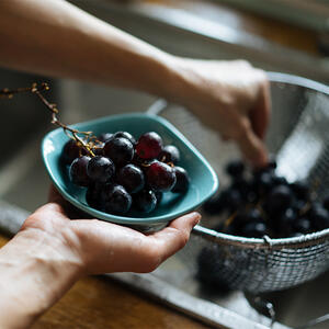 wash the grapes