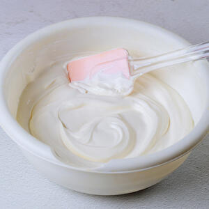 mix yoghurt and mascarpone