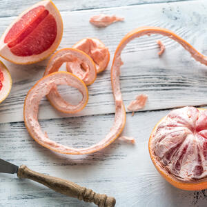 peel the grapefruit