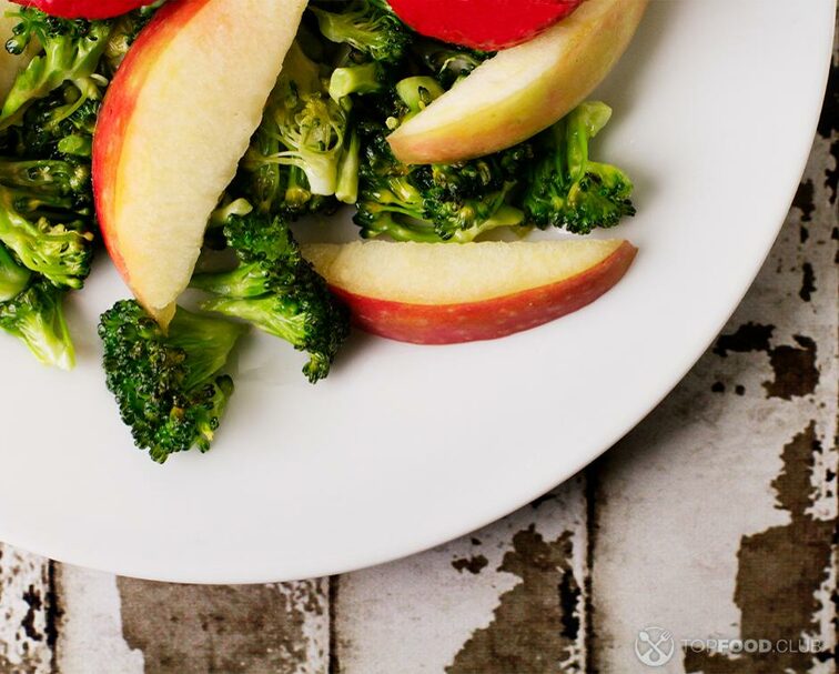 2022-10-25-syf75j-broccoli-salad-with-red-pepper-and-apple