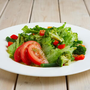 divide the salad into the plates