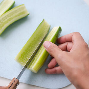 cut the cucumber